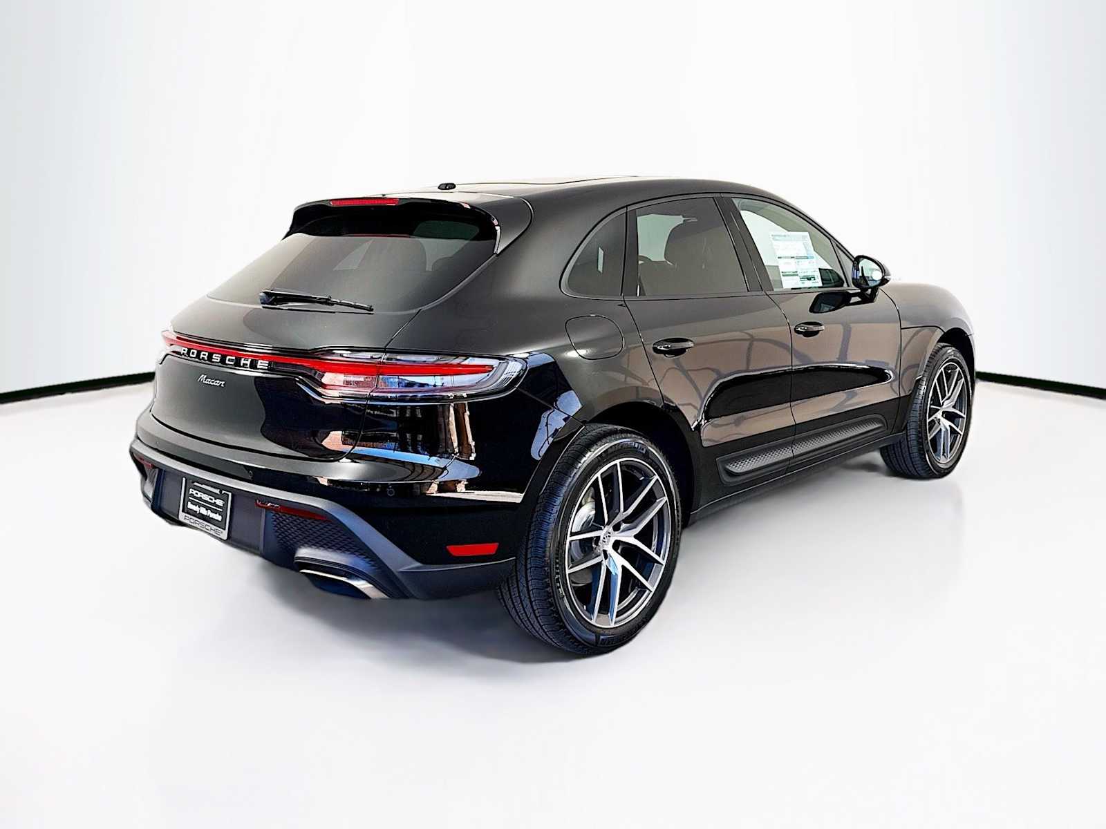 Thumbnail: 2025 Porsche Macan - 9