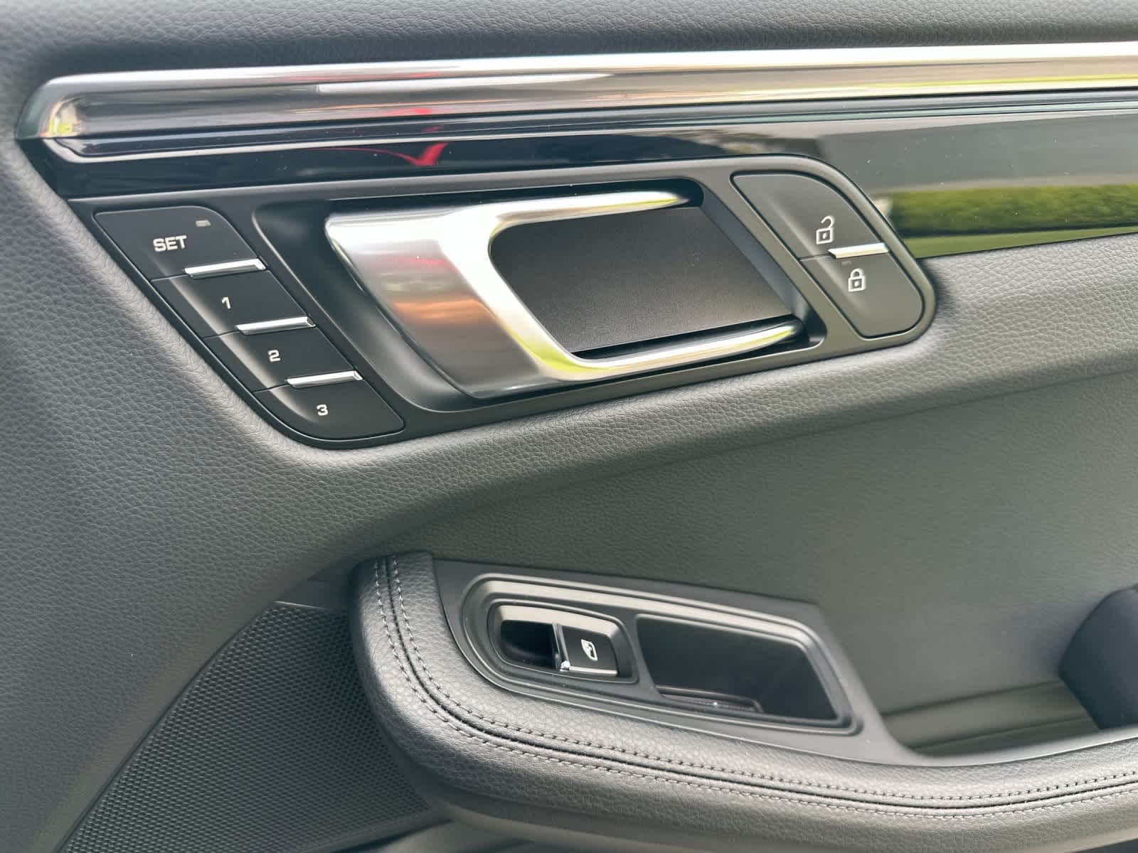 Thumbnail: 2026 Porsche Macan - 19