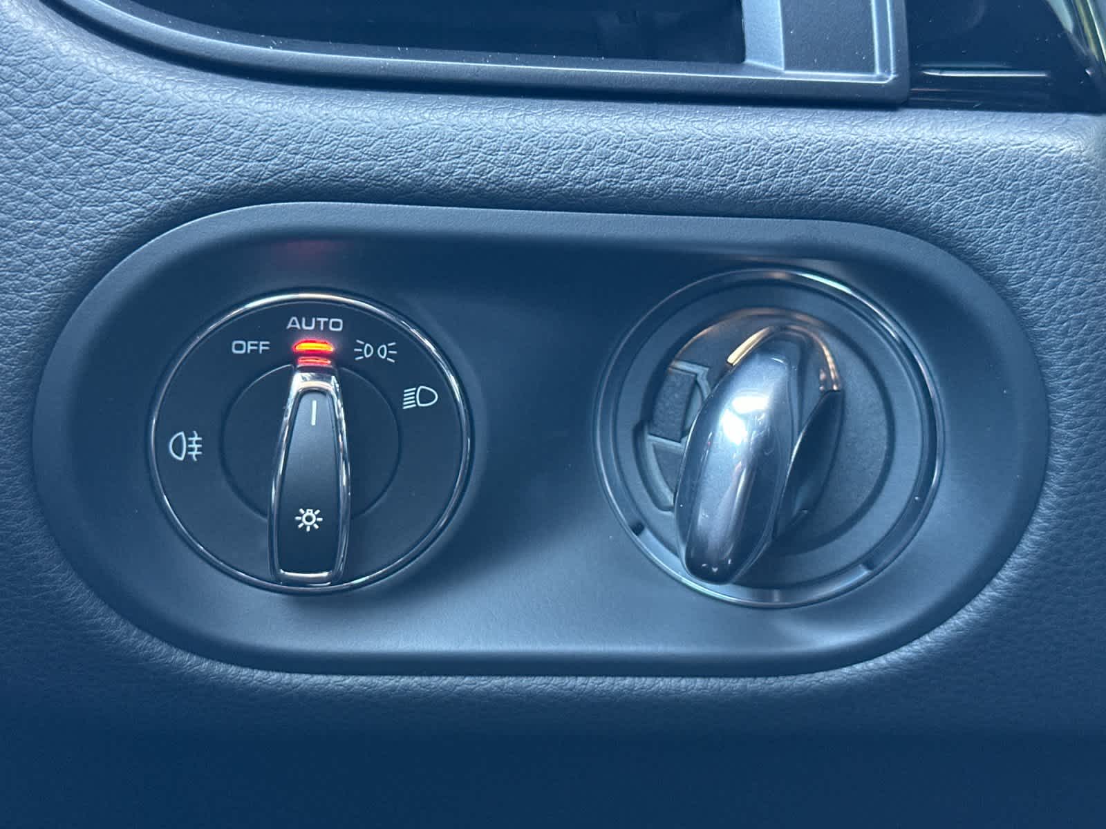 Thumbnail: 2026 Porsche Macan - 30