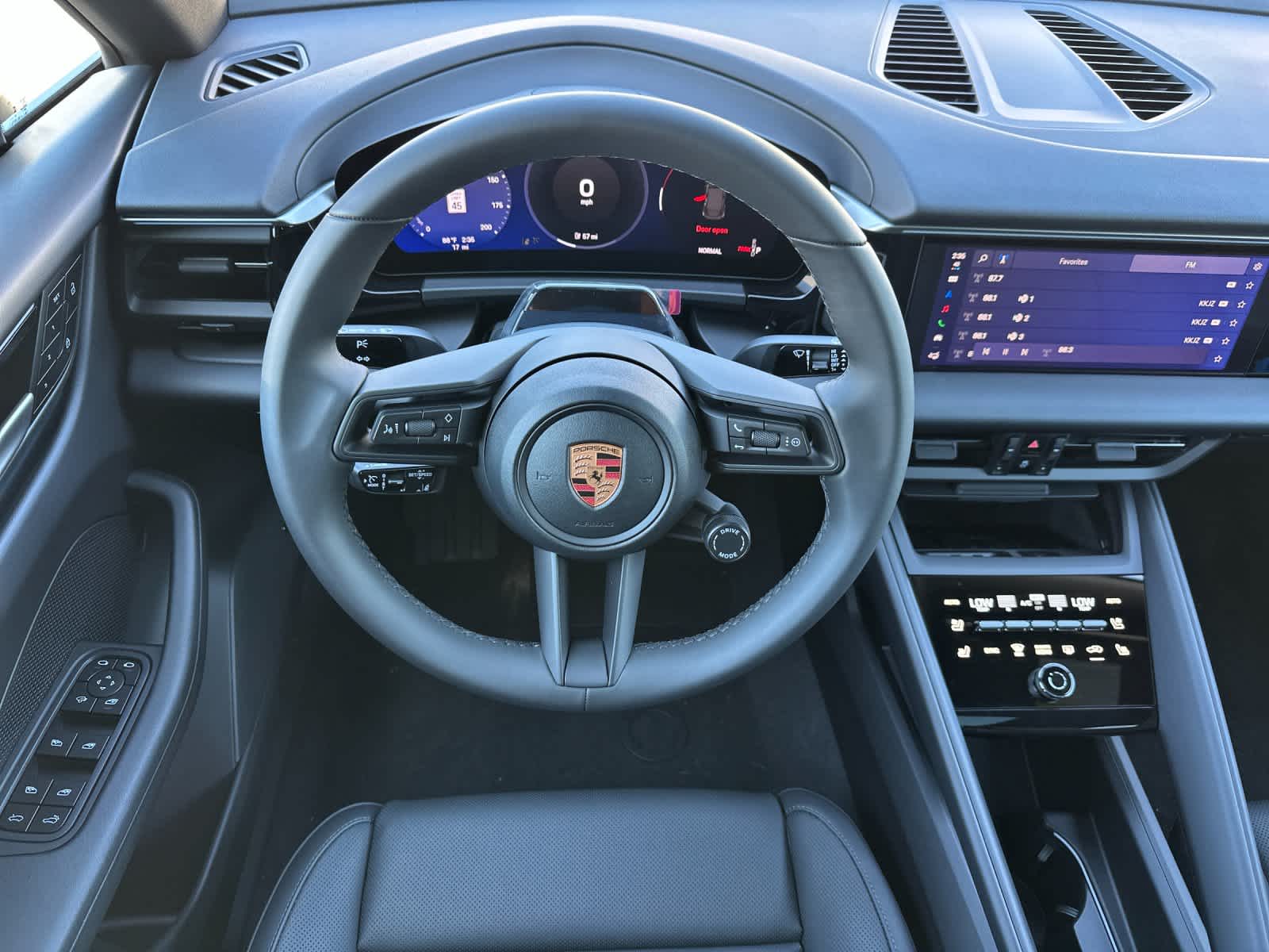 Thumbnail: 2026 Porsche Macan - 15