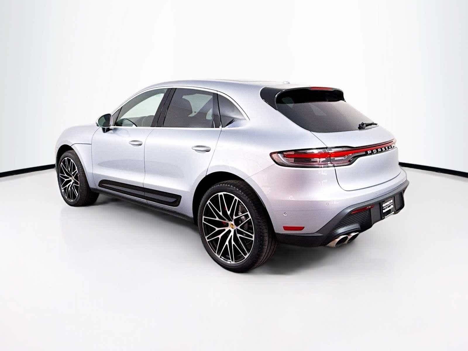 Thumbnail: 2025 Porsche Macan - 3