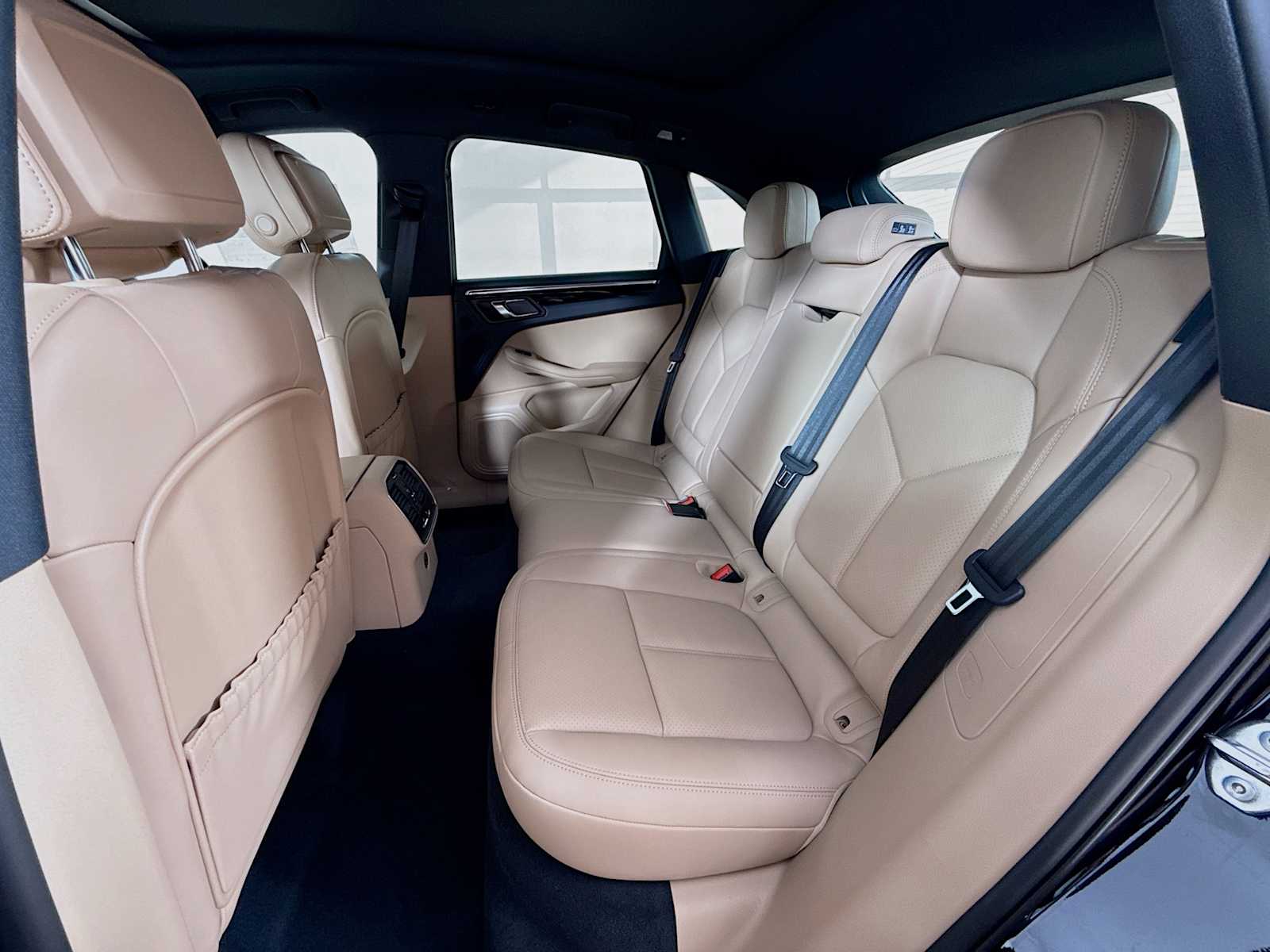 Thumbnail: 2026 Porsche Macan - 17