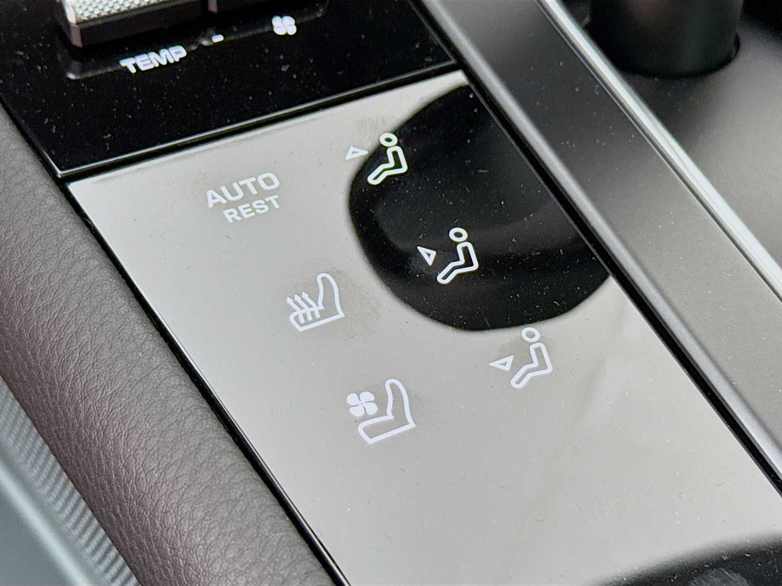 Thumbnail: 2025 Porsche Macan - 16