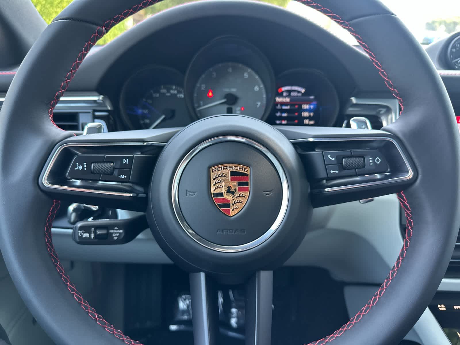 Thumbnail: 2026 Porsche Macan - 26
