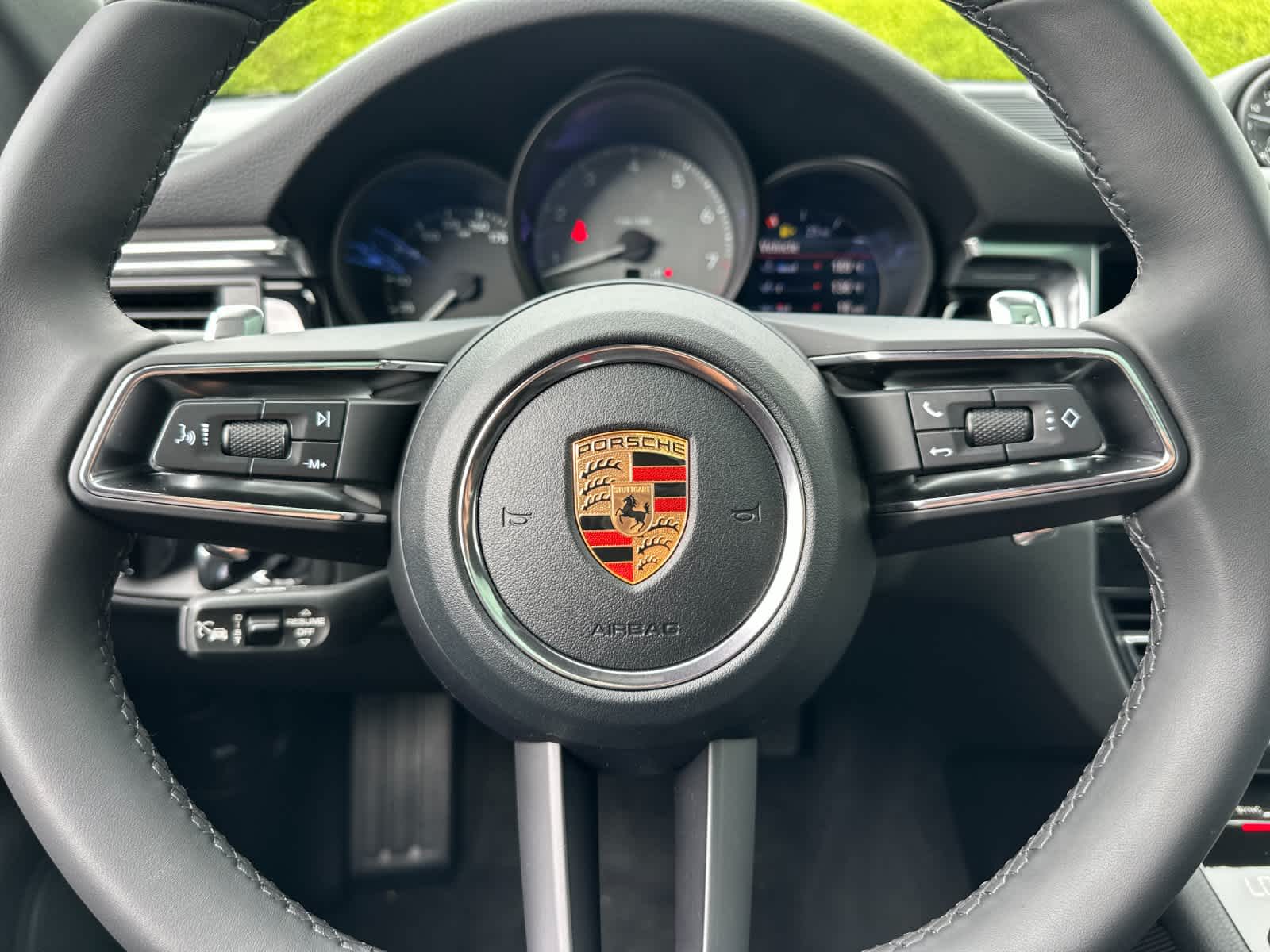 Thumbnail: 2026 Porsche Macan - 26