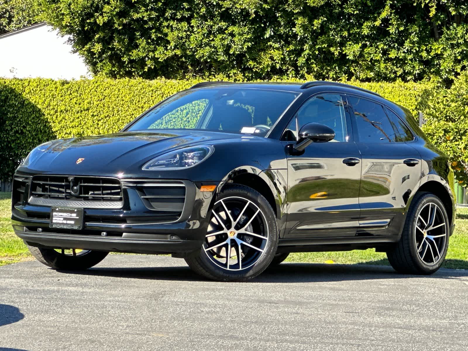 Thumbnail: 2025 Porsche Macan - 1