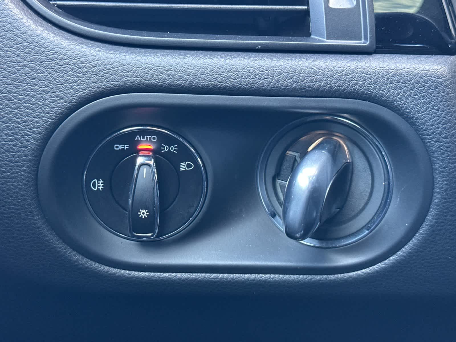 Thumbnail: 2025 Porsche Macan - 30