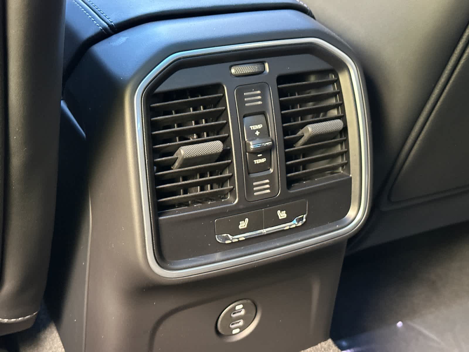 Thumbnail: 2026 Porsche Macan - 14