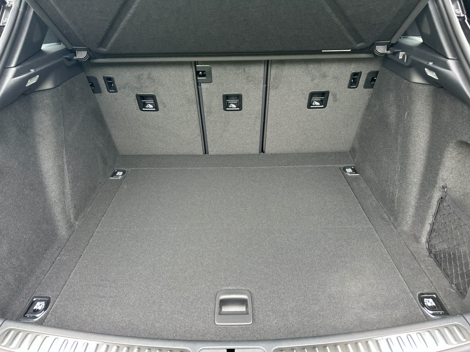 Thumbnail: 2026 Porsche Macan - 16