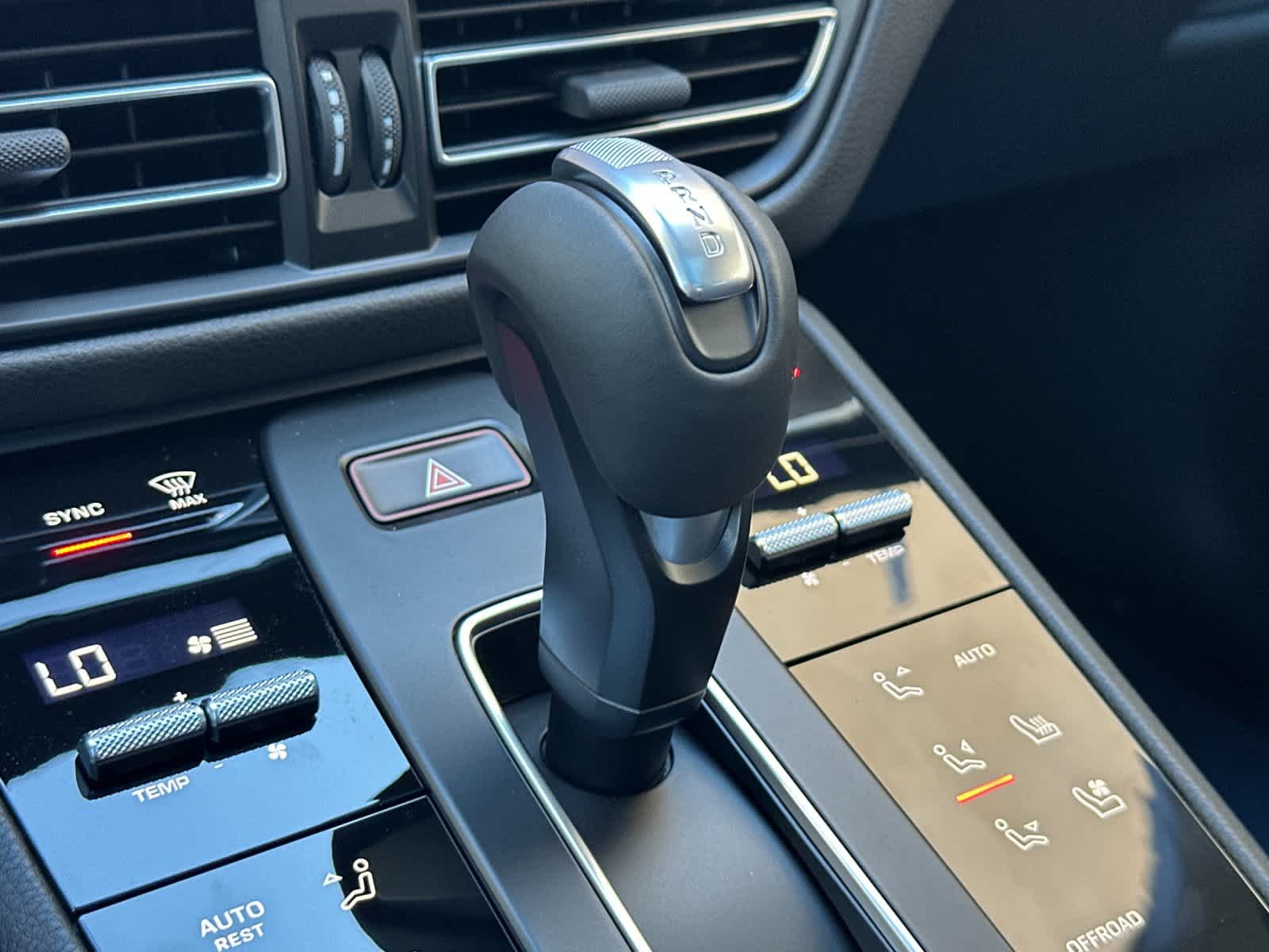 Thumbnail: 2026 Porsche Macan - 25