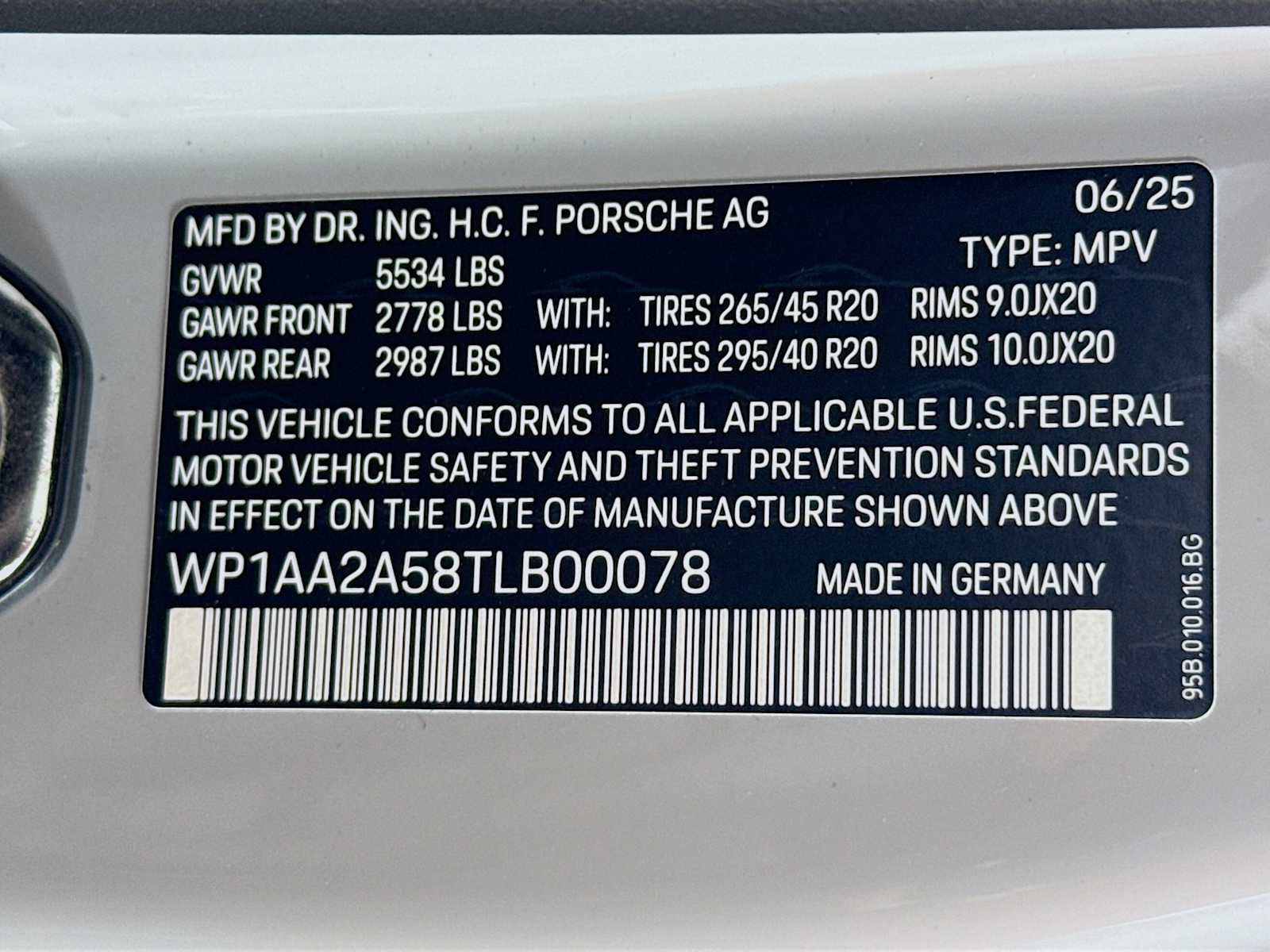 Thumbnail: 2026 Porsche Macan - 25