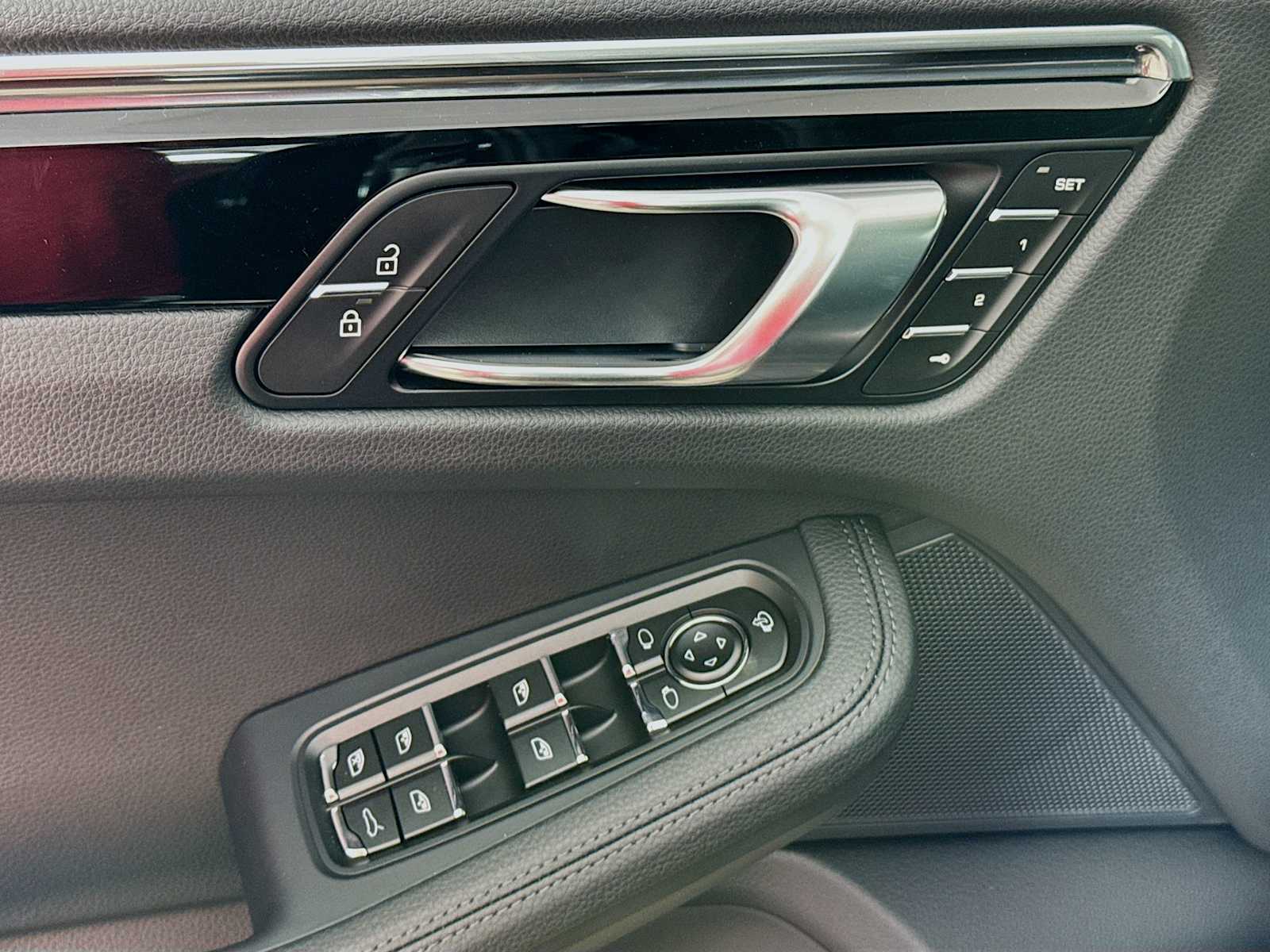 Thumbnail: 2026 Porsche Macan - 14