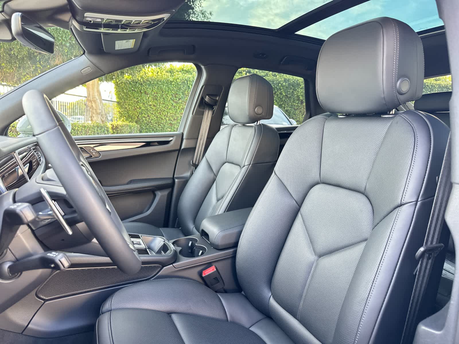 Thumbnail: 2026 Porsche Macan - 5