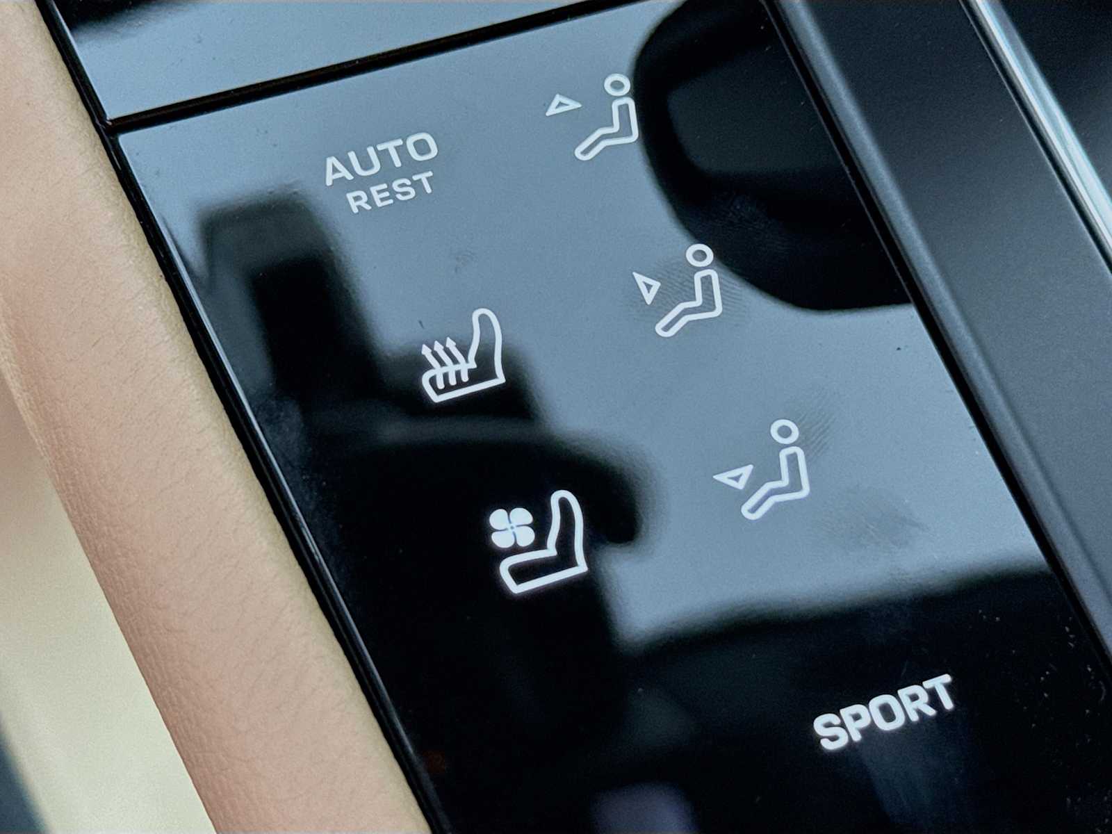 Thumbnail: 2026 Porsche Macan - 16