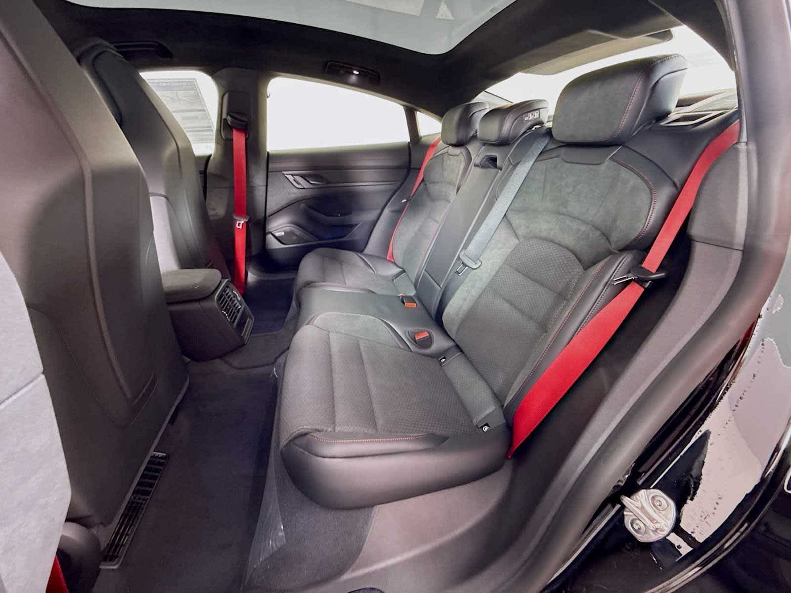 Thumbnail: 2026 Porsche Taycan - 17