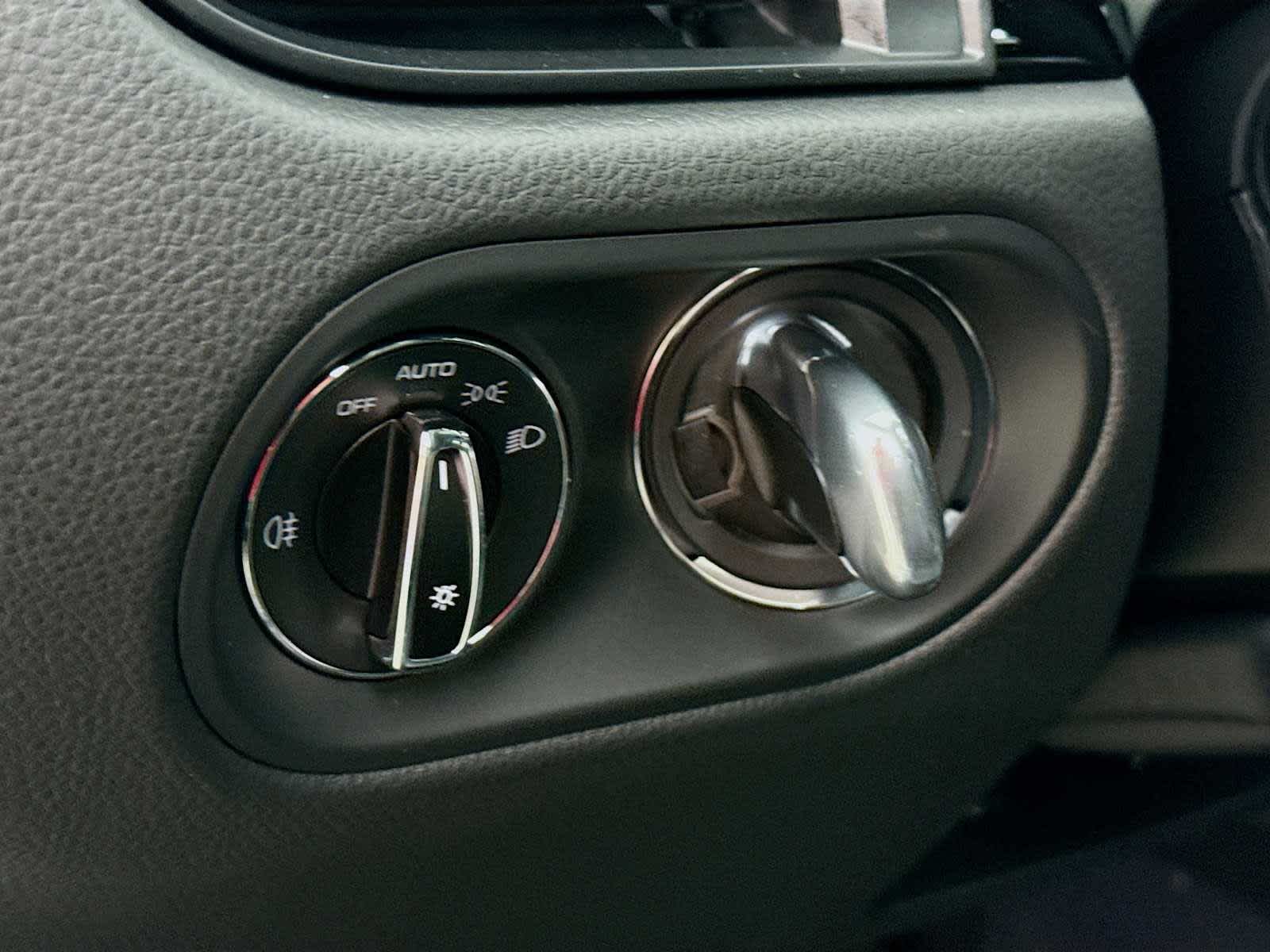 Thumbnail: 2026 Porsche Macan - 11