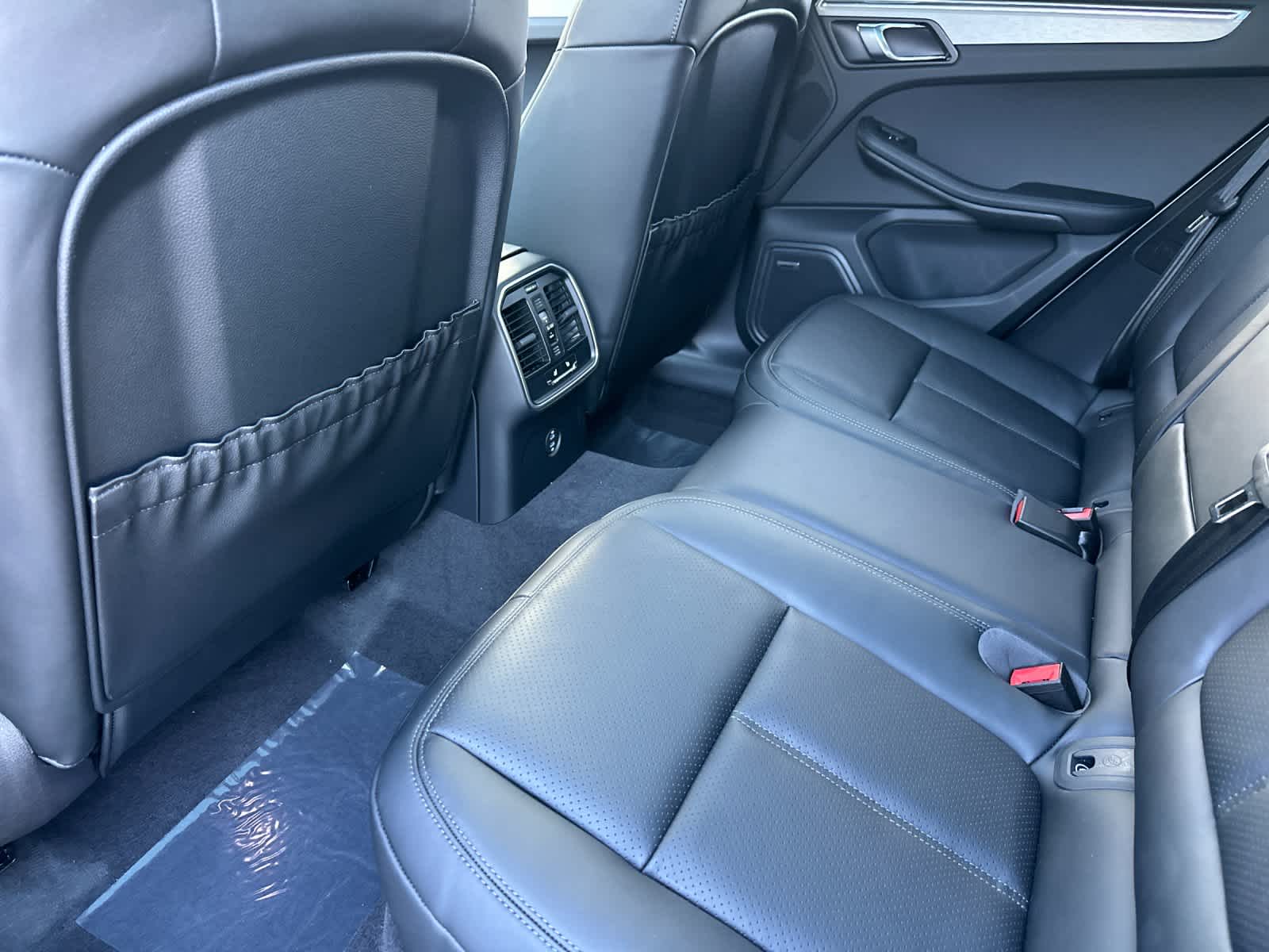 Thumbnail: 2026 Porsche Macan - 13