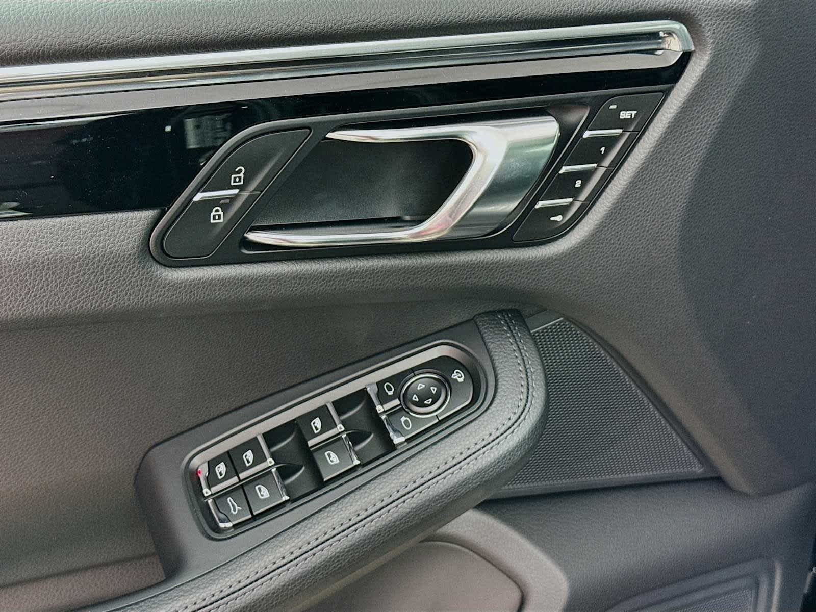 Thumbnail: 2026 Porsche Macan - 14