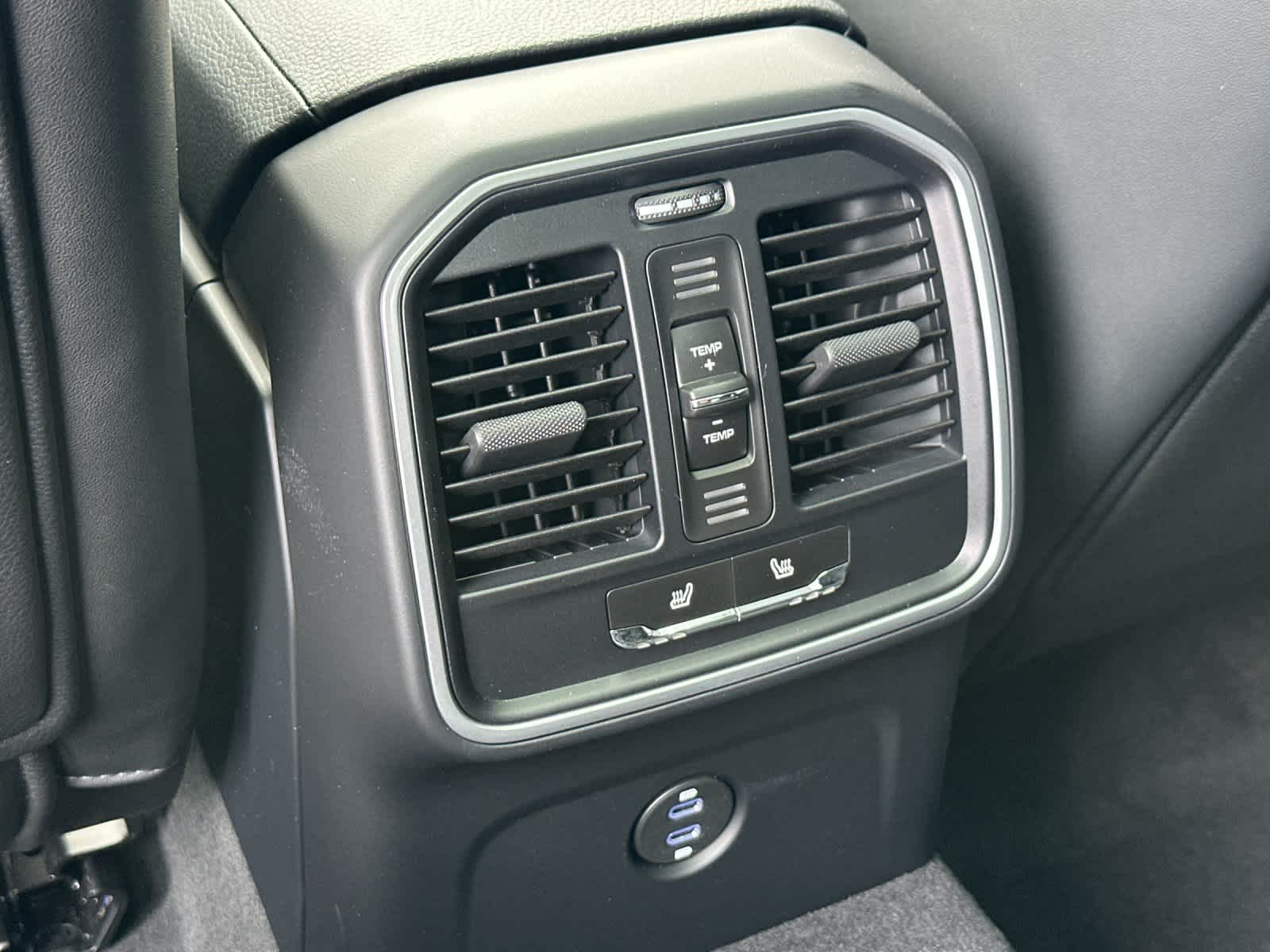 Thumbnail: 2026 Porsche Macan - 14