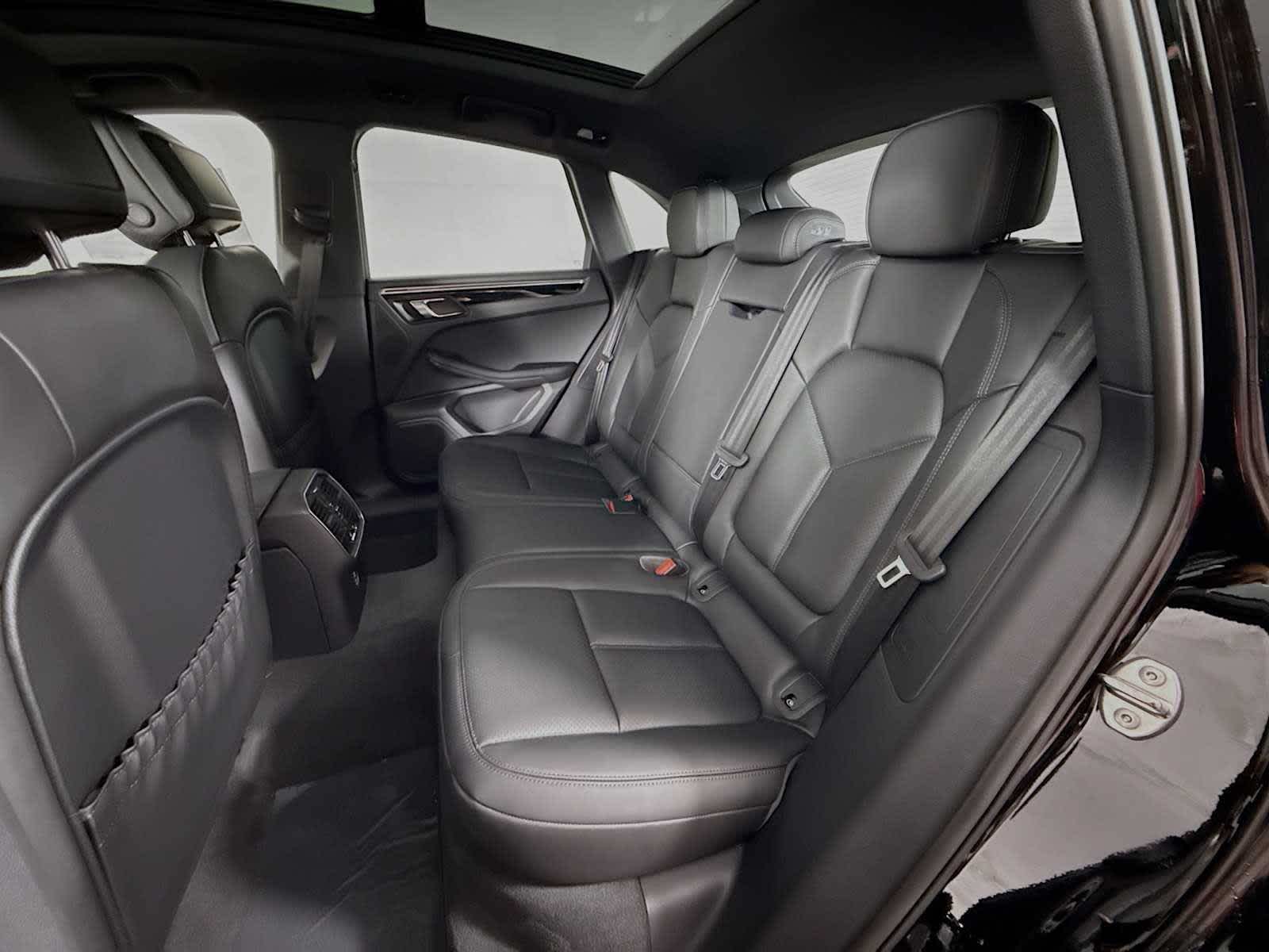 Thumbnail: 2026 Porsche Macan - 17