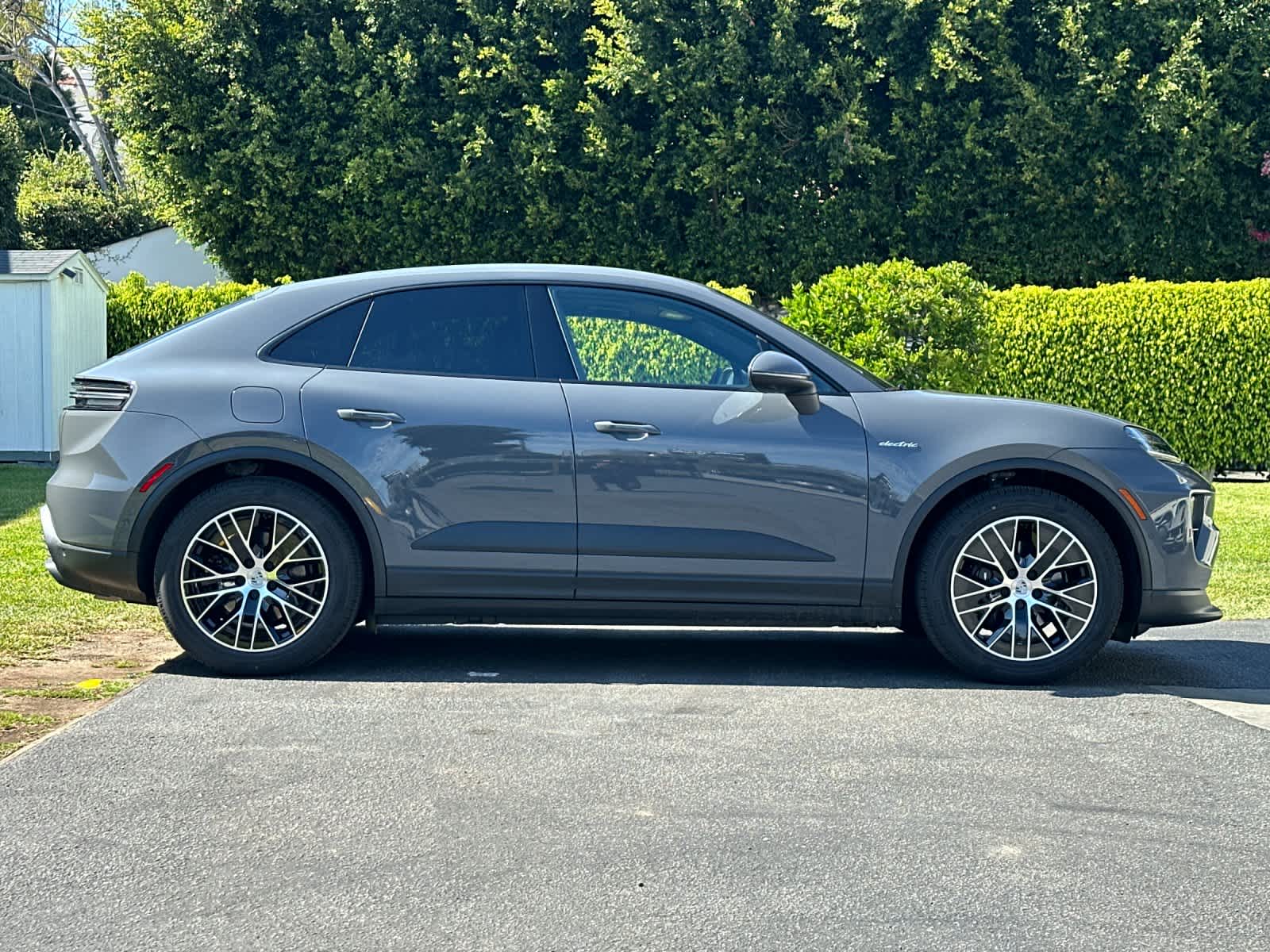 Thumbnail: 2026 Porsche Macan - 9