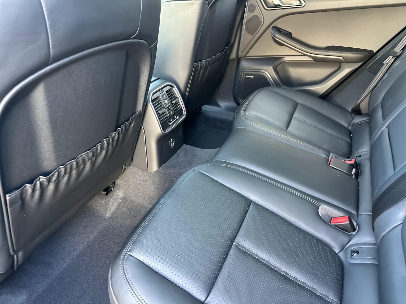 Thumbnail: 2026 Porsche Macan - 13