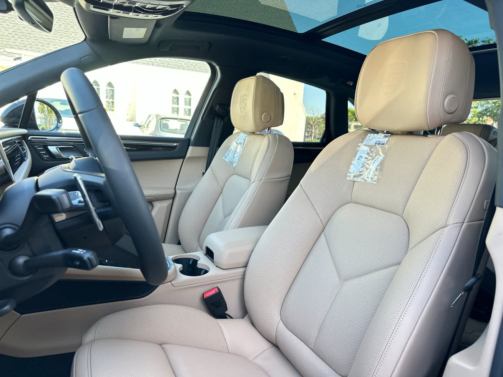 Thumbnail: 2026 Porsche Macan - 5