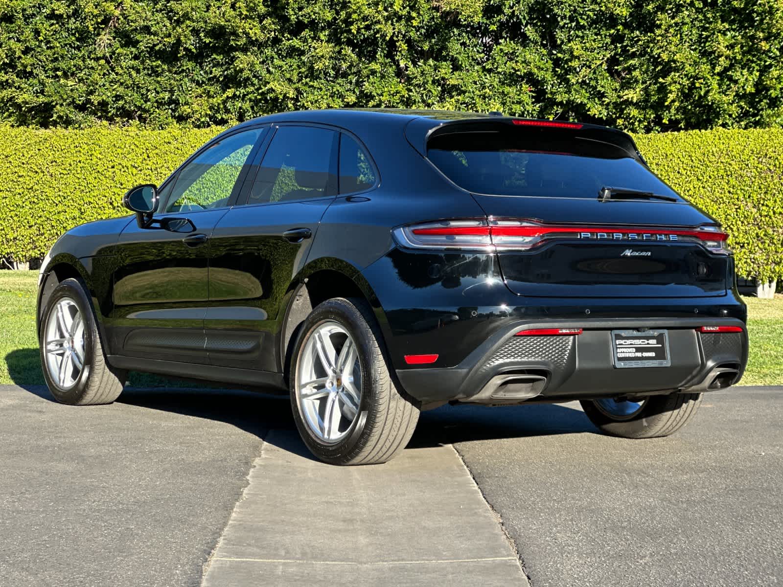 Thumbnail: 2025 Porsche Macan - 3