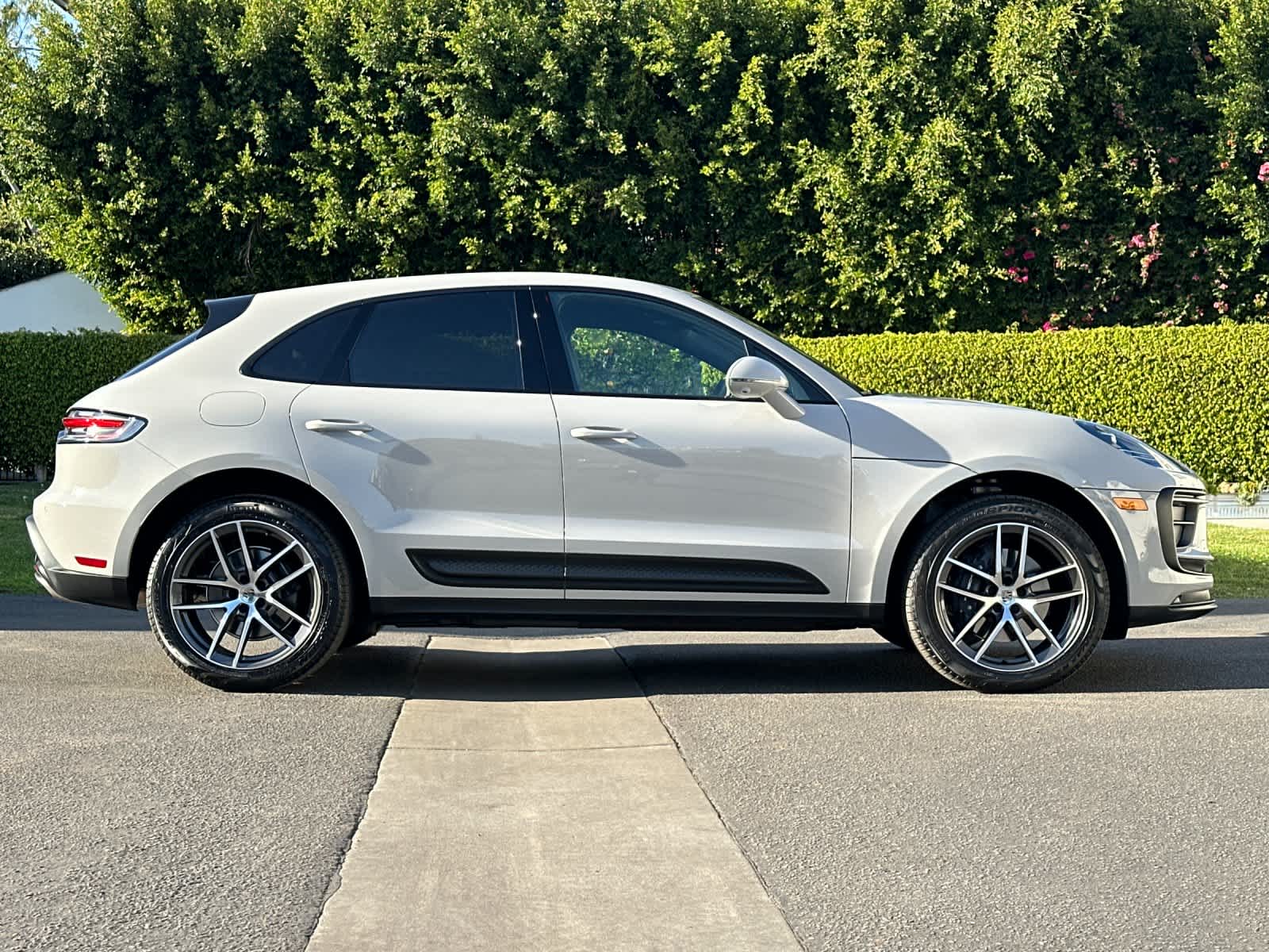 Thumbnail: 2025 Porsche Macan - 9