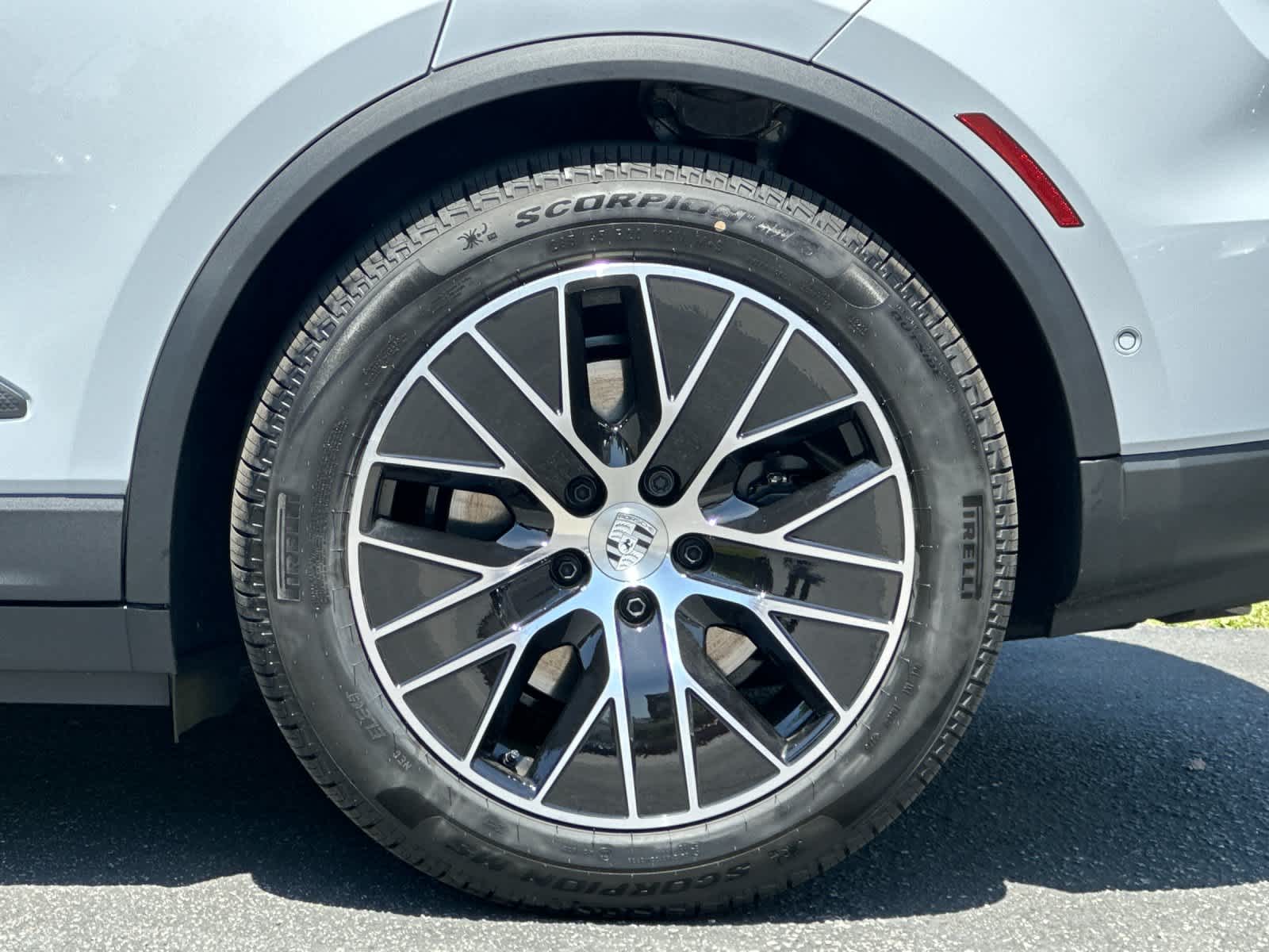 Thumbnail: 2026 Porsche Macan - 32