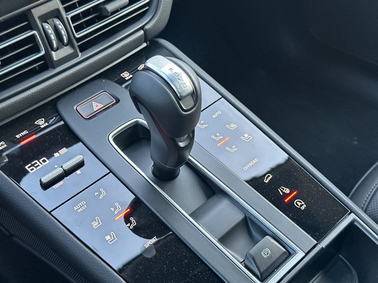 Thumbnail: 2026 Porsche Macan - 24