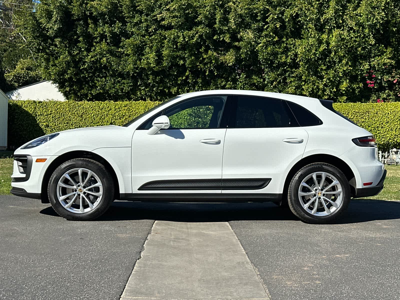 Thumbnail: 2025 Porsche Macan - 2
