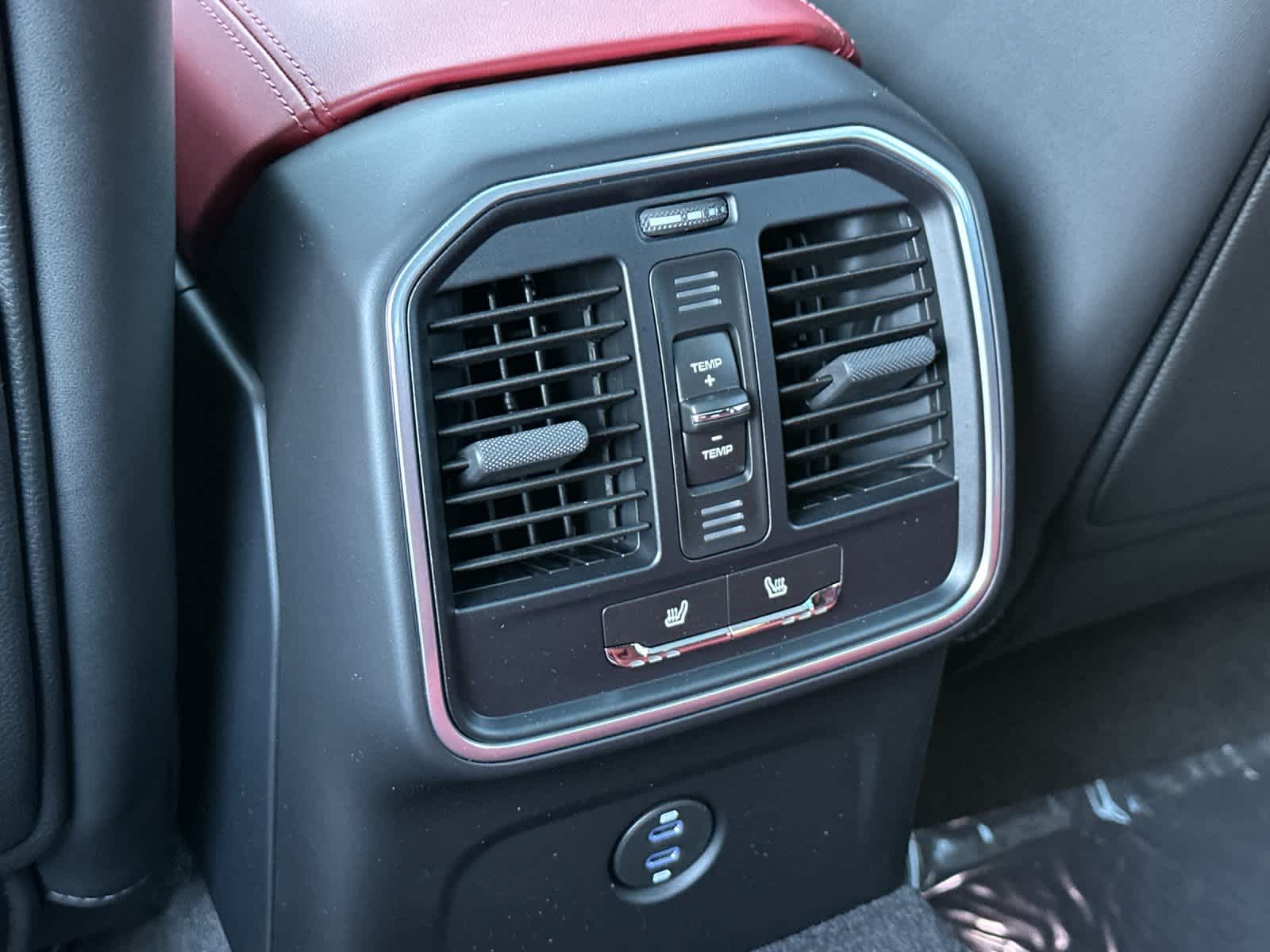 Thumbnail: 2026 Porsche Macan - 14