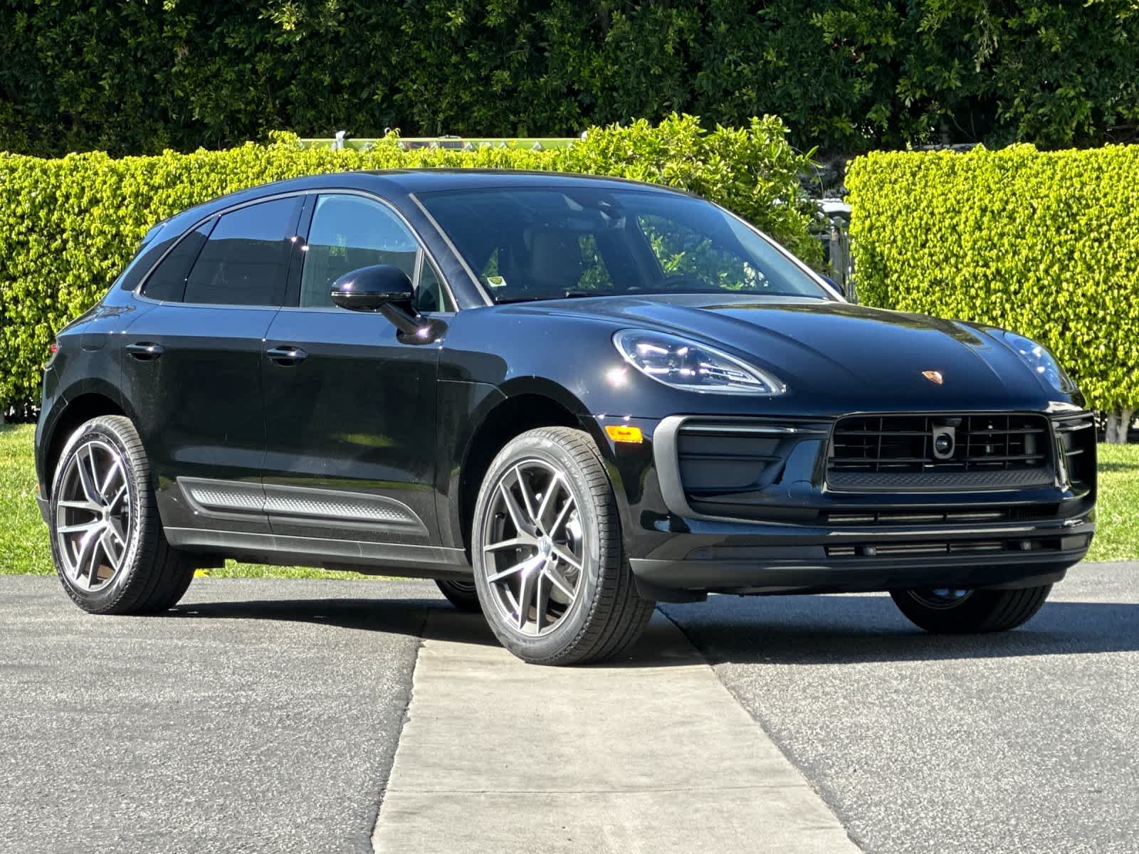 Thumbnail: 2026 Porsche Macan - 10
