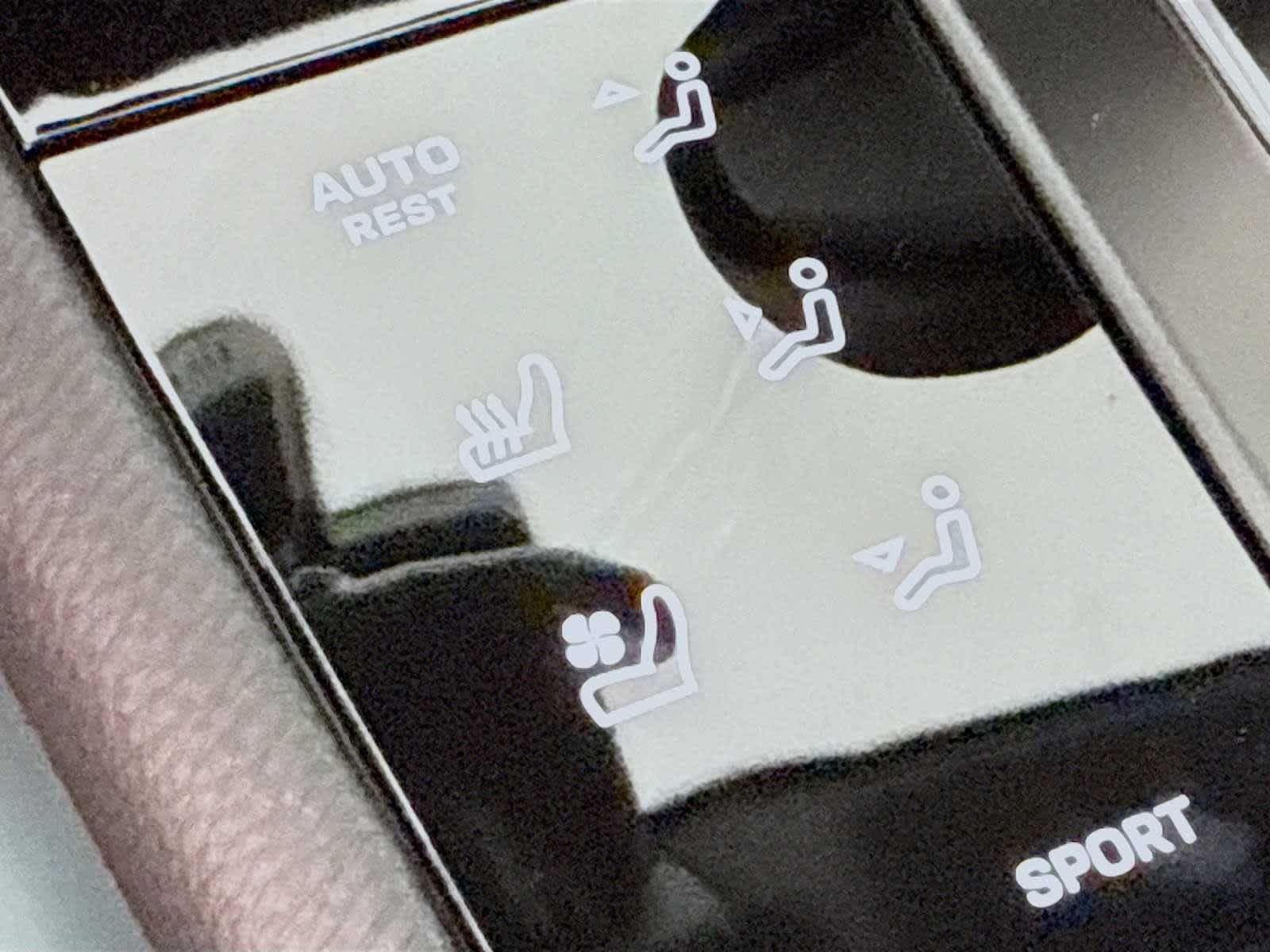 Thumbnail: 2025 Porsche Macan - 16