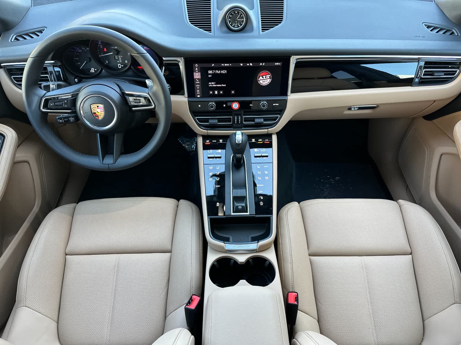 Thumbnail: 2026 Porsche Macan - 6