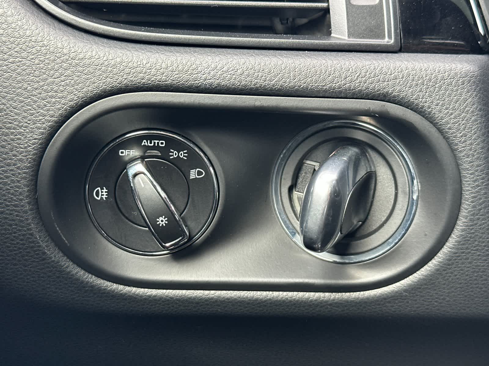 Thumbnail: 2025 Porsche Macan - 30