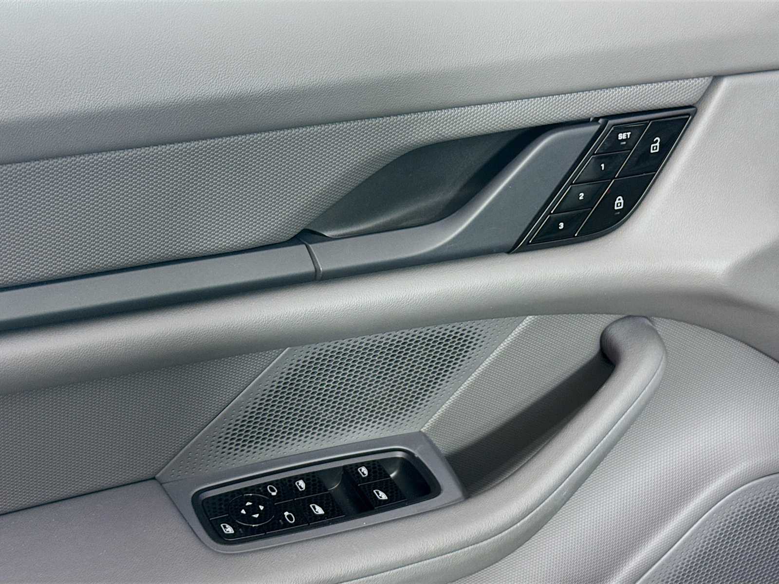 Thumbnail: 2021 Porsche Taycan - 14