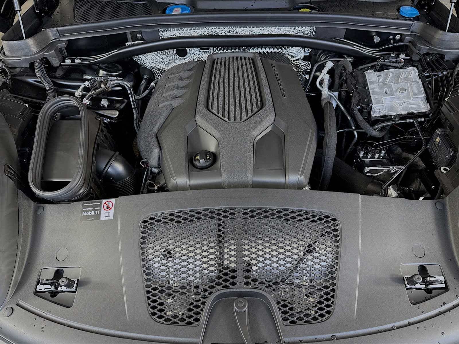 Thumbnail: 2026 Porsche Macan - 23