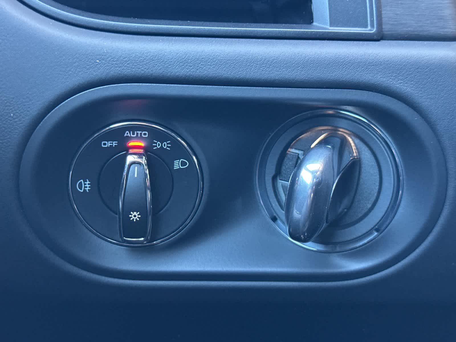 Thumbnail: 2026 Porsche Macan - 30