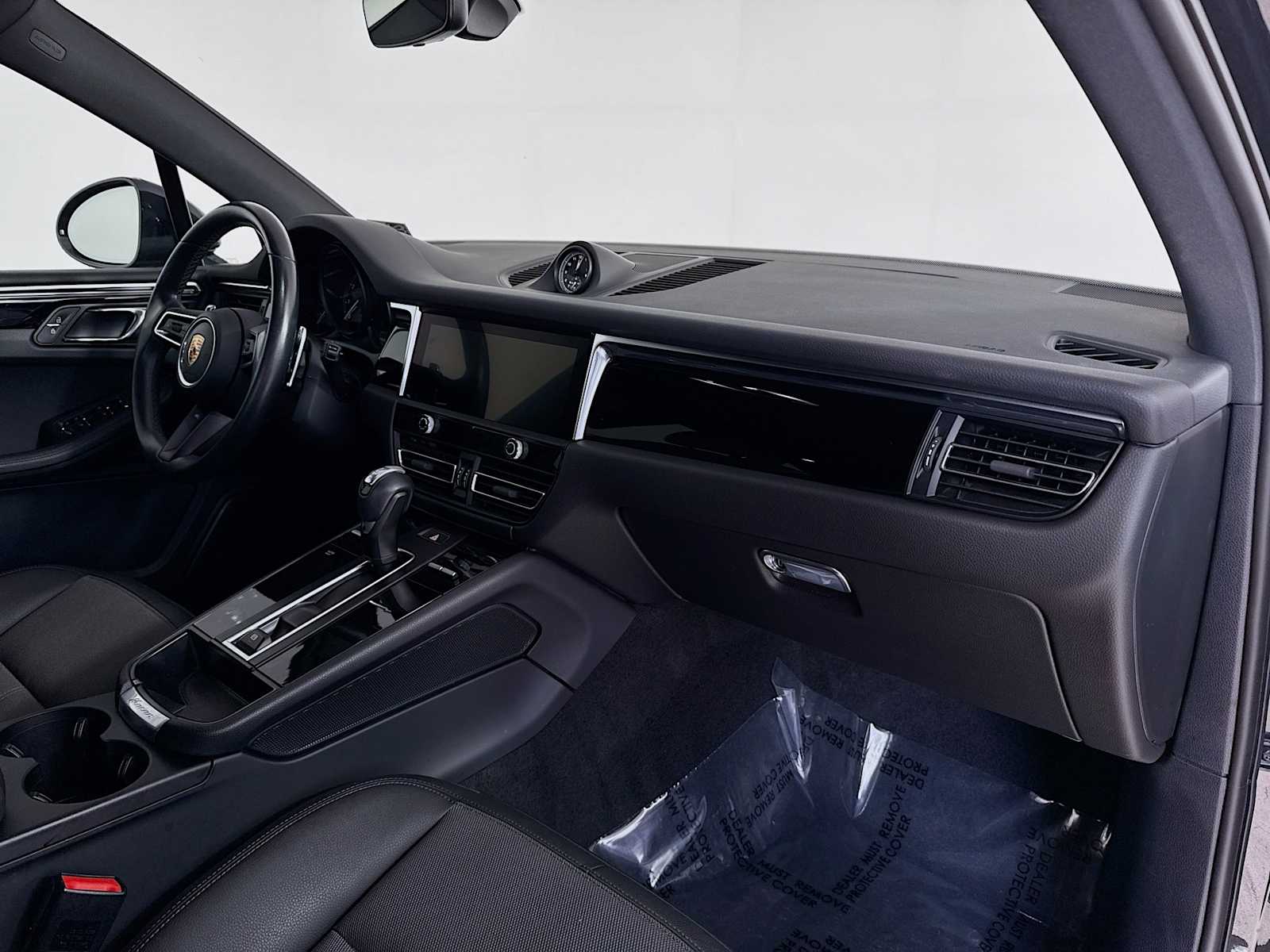 Thumbnail: 2023 Porsche Macan - 24