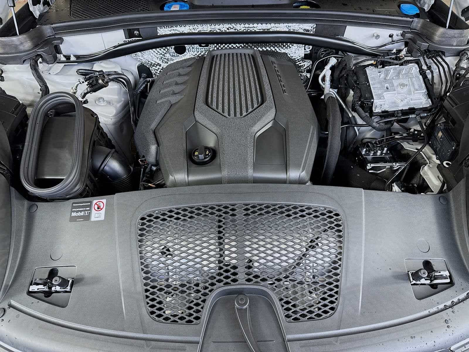 Thumbnail: 2026 Porsche Macan - 23