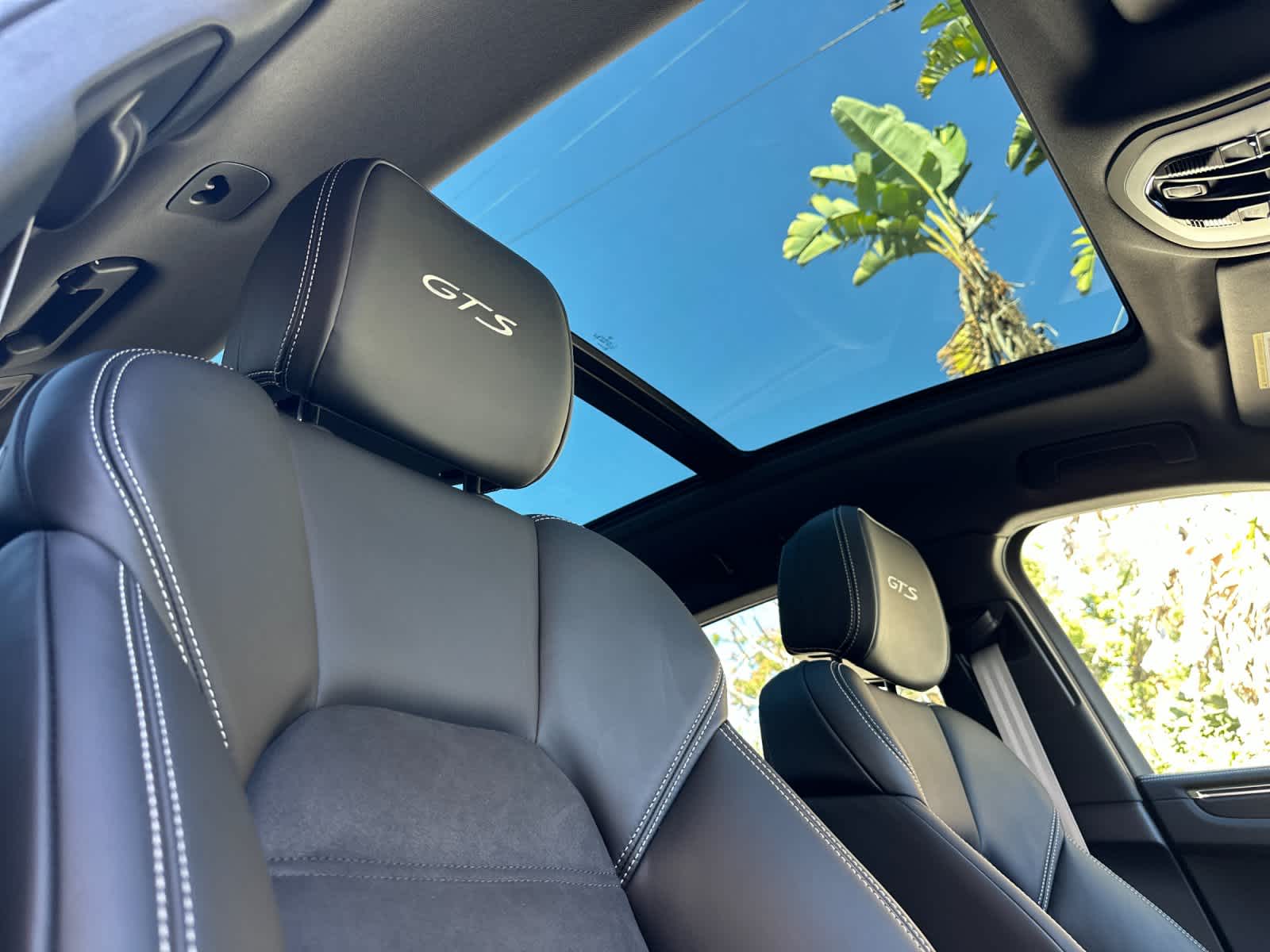 Thumbnail: 2026 Porsche Macan - 18