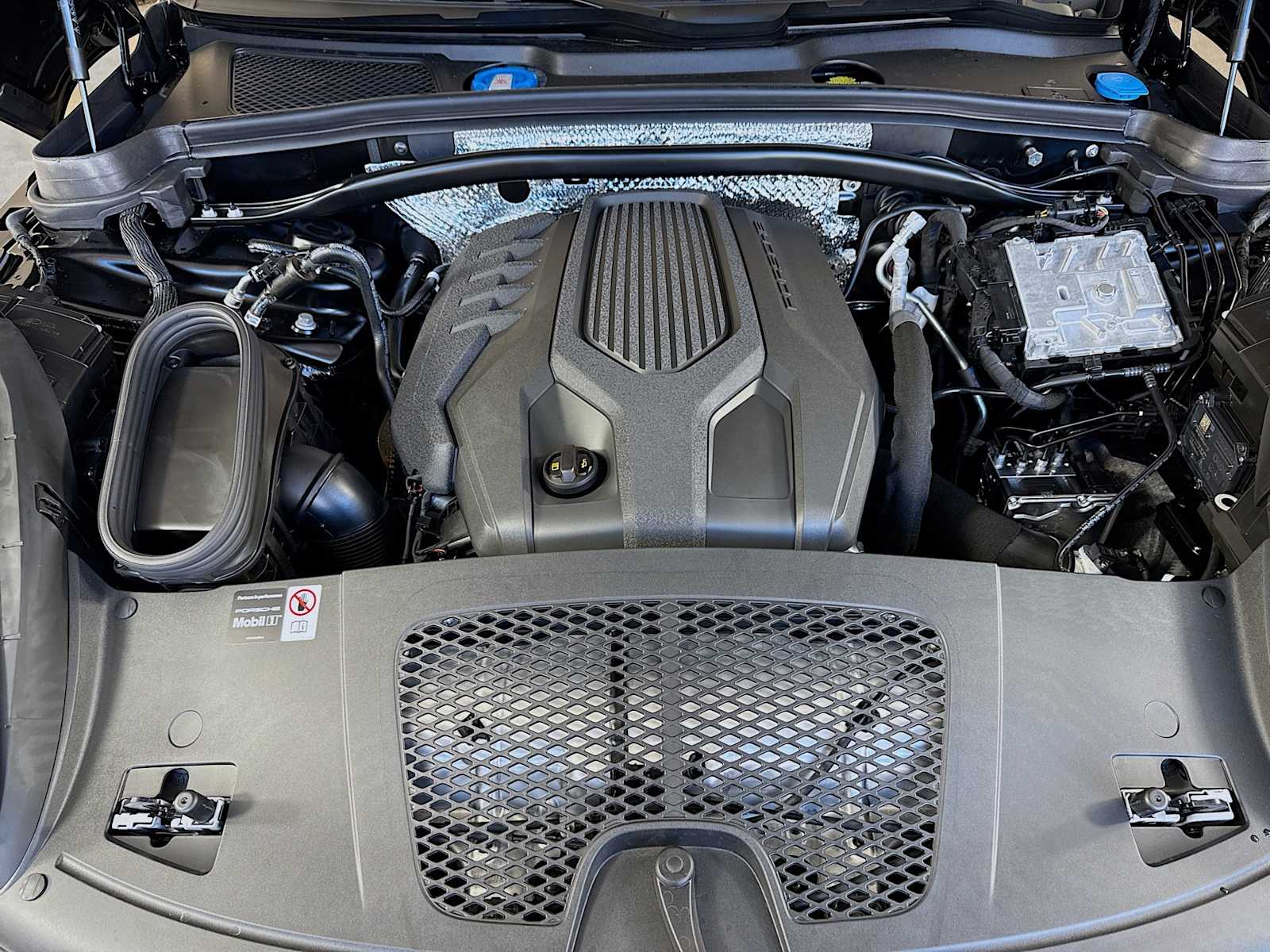 Thumbnail: 2026 Porsche Macan - 23