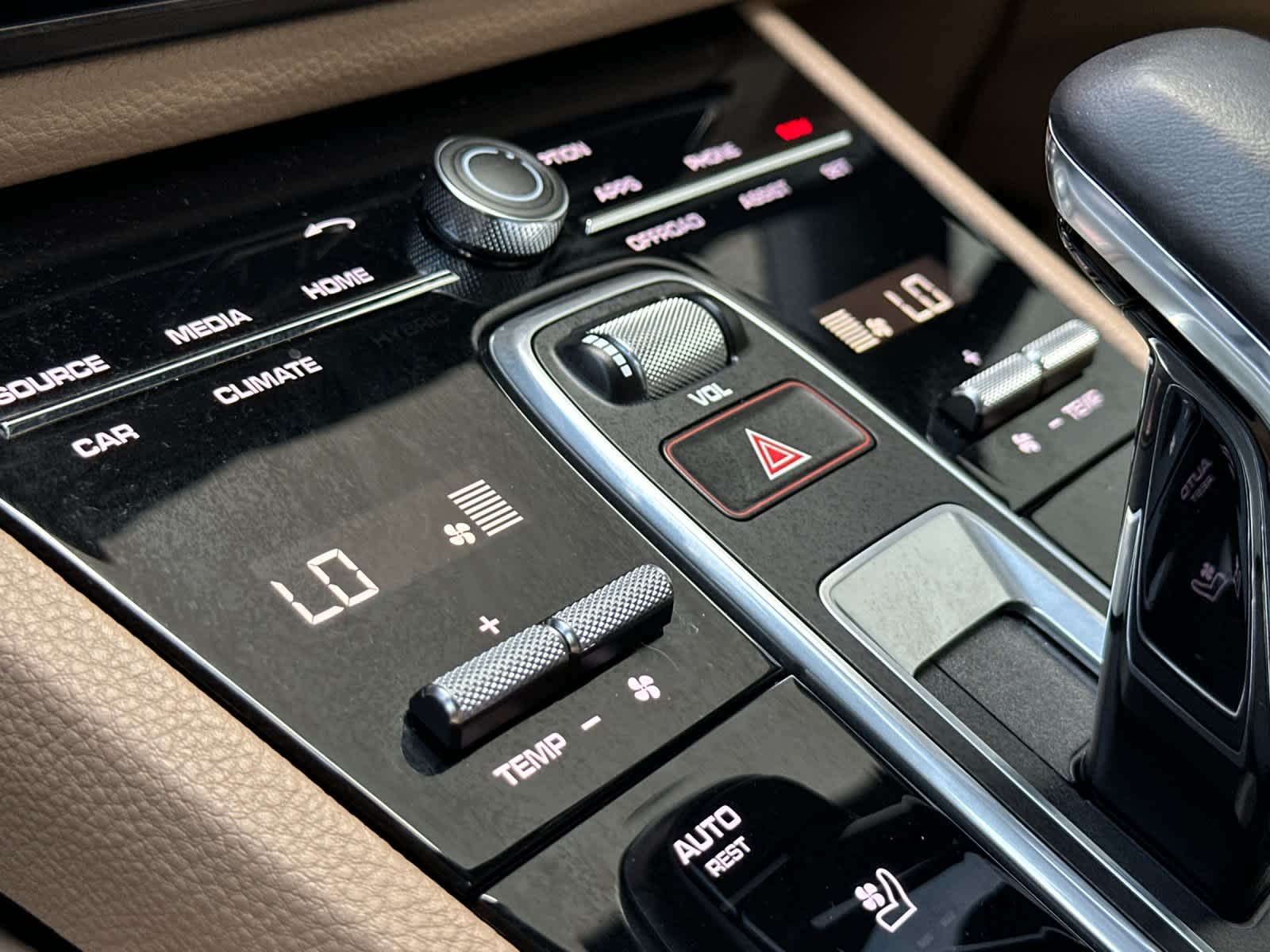 Thumbnail: 2023 Porsche Cayenne - 24