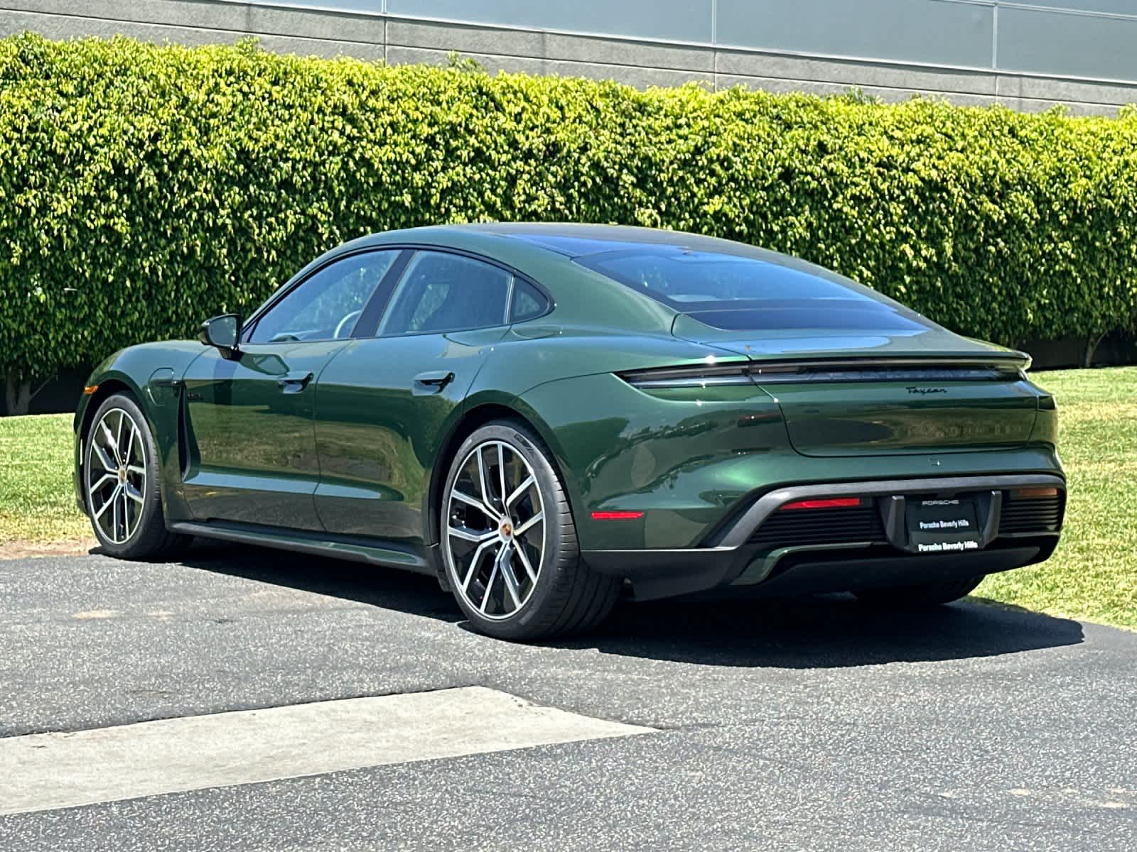 Thumbnail: 2026 Porsche Taycan - 3