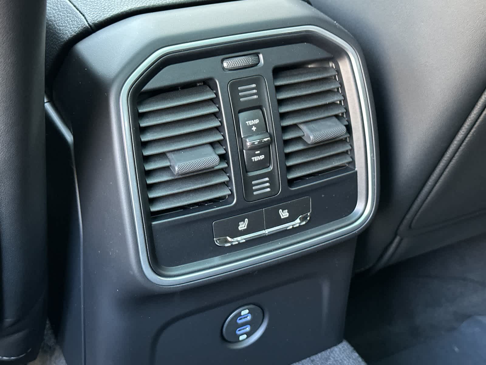 Thumbnail: 2026 Porsche Macan - 14