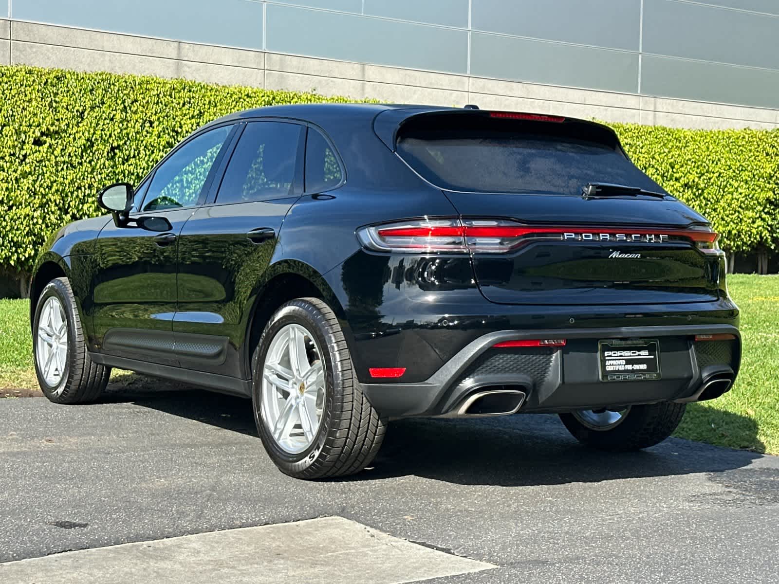 Thumbnail: 2025 Porsche Macan - 3
