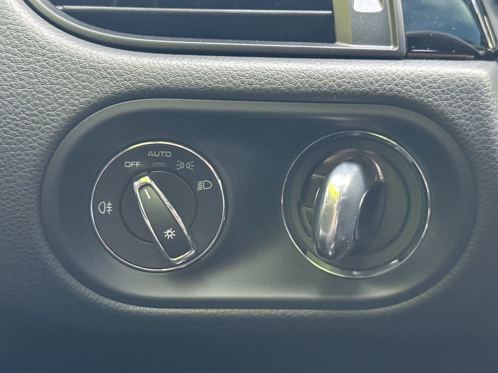 Thumbnail: 2026 Porsche Macan - 29