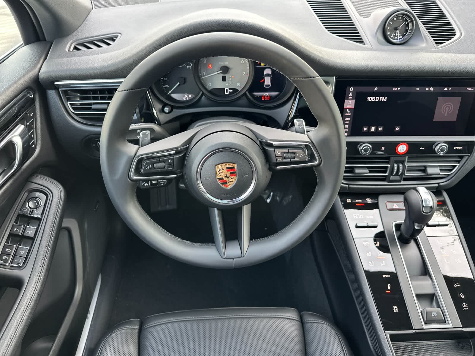 Thumbnail: 2026 Porsche Macan - 15